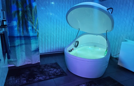 Palm Springs Spa, Float Space